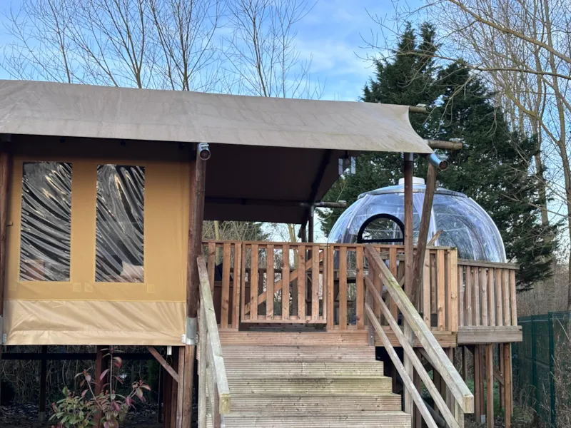 20-Tente Safari Xxl Deluxe Pilotis 50M2 (3Ch - 2/7 Pers.) +Spa Interieur+Litsfaits+Serviette+Boisson