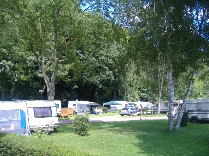 Emplacement  Tente, Caravane + Véhicule