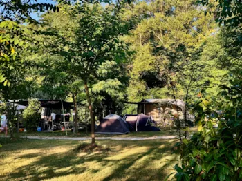 Stellplatz - 02 Stellplatz M Car + Strom 6A -100M² - Camping Au Tylo Soleil 