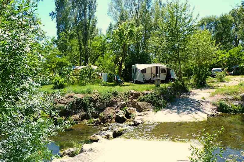 06 Emplacement Xxl (+200M²) Véhicule + Électricité 6A