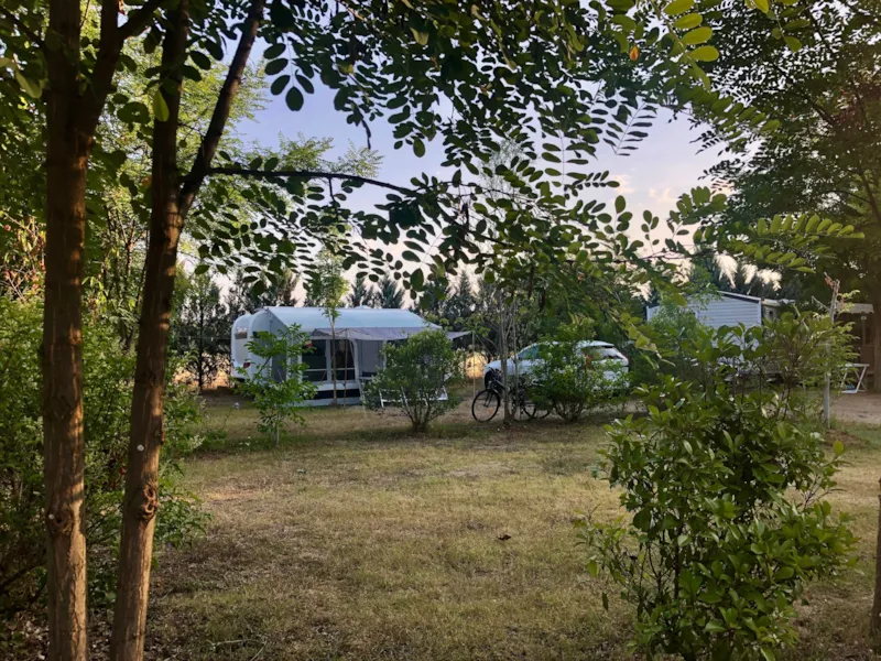 06 Emplacement Xxl (+200M²) Véhicule + Électricité 6A