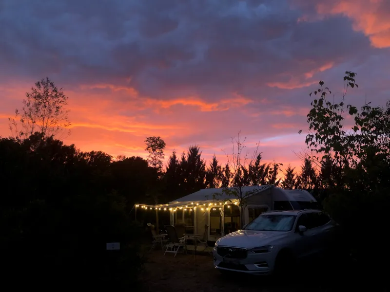 06 Emplacement Xxl (+200M²) Véhicule + Électricité 6A