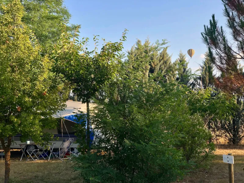 04 Emplacement Xl Véhicule + Électricité 6A +150M²