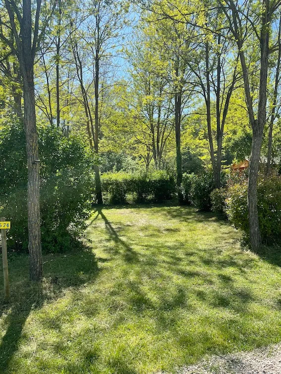 03 Emplacement L Véhicule + Électricité 6A +100M²