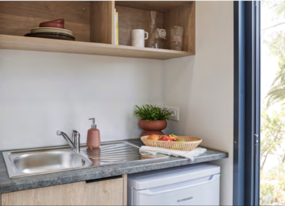 07 Empl. XLPLuxe Sanit.Privat véhicule + électricité 10A + Sanitaires/Cuisine privée +150m²