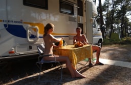 Infini : Standplaats Camper / Caravan (9M Et +)