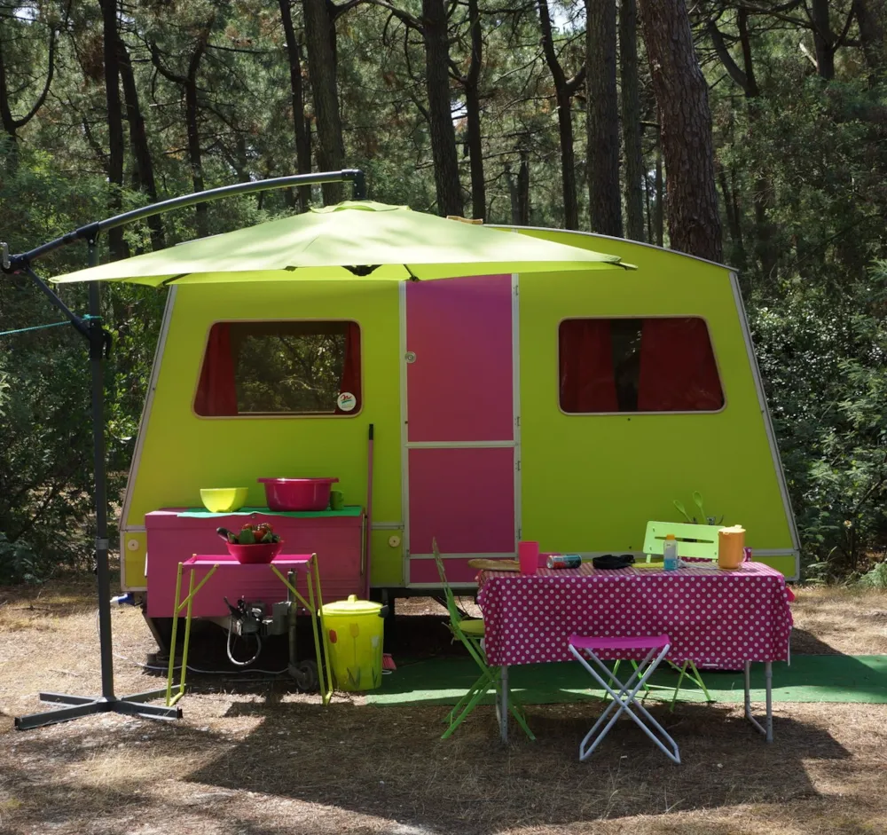 Basic : Emplacement Caravane Ou Camping Car (-5M)