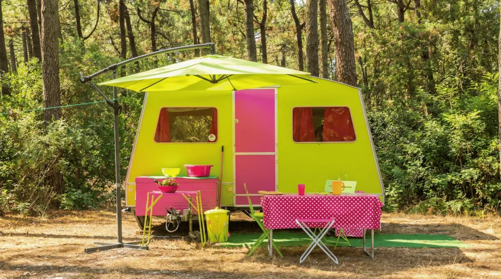 Basic : Emplacement Caravane Ou Camping Car (-5M)