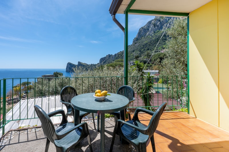 Superieure bungalow met airconditioning / verwarming, TV, haardroger.