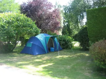Stellplatz - Pauschale Camper + Fahrrad - Camping La Pindière