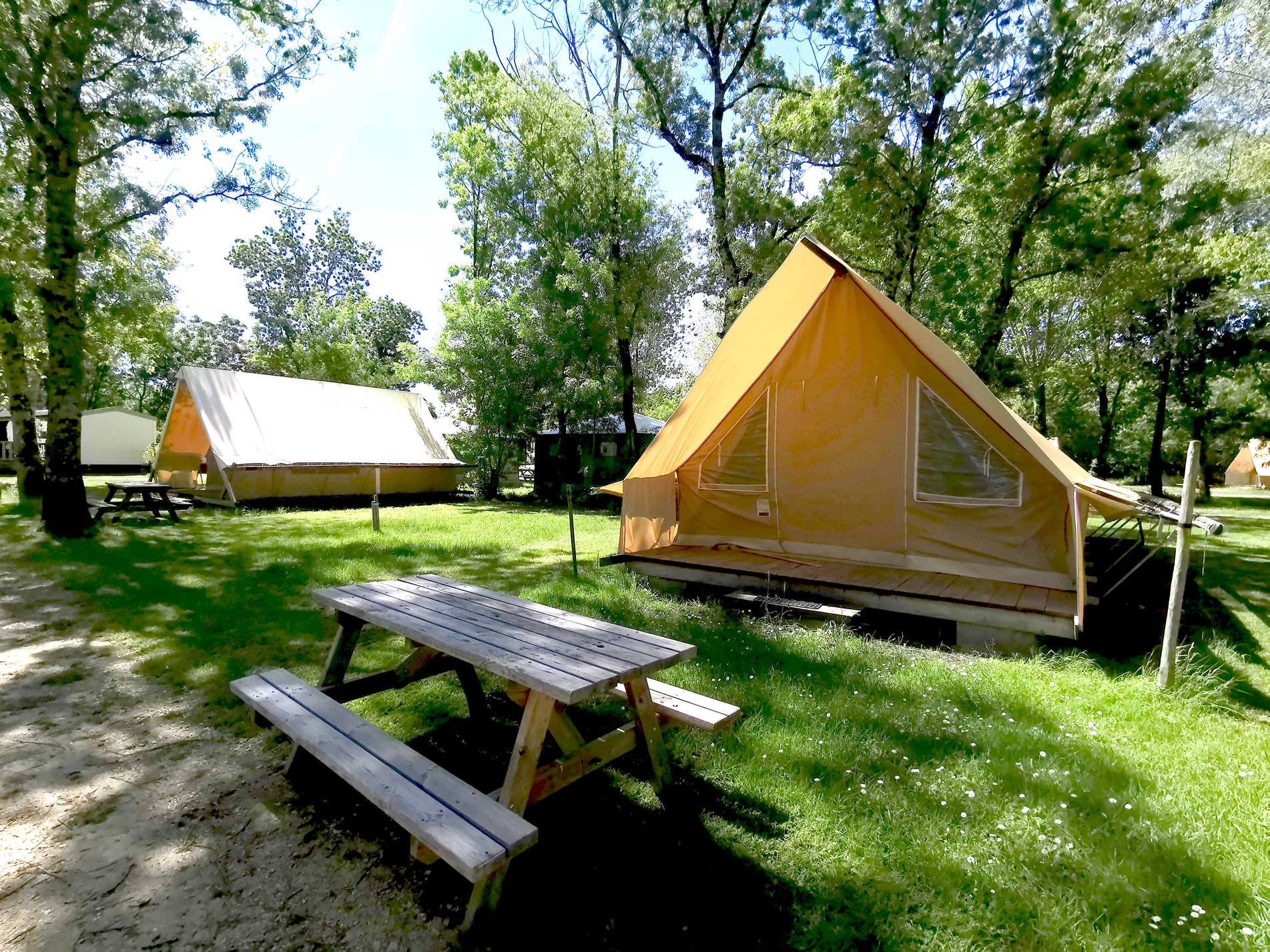 Location - Tente Lodge 24M² / 2 Chambres - Sans Sanitaires - Camping Le Lidon