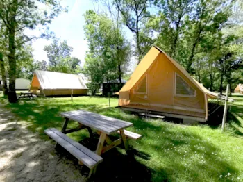 Mietunterkunft - Ecolodge  24M² / 2 Zimmer - Ohne Sanitäranlagen - Camping Le Lidon