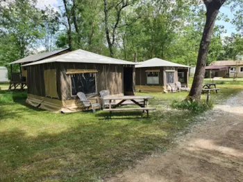 Mietunterkunft - Bungalow In Tuch 20M² / 2 Zimmer - Ohne Sanitäranlagen - Camping Le Lidon