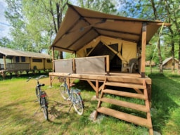Location - Tente Lodge Sur Pilotis 32M² Avec Terrasse / 2 Chambres - Sans Sanitaire - Camping Le Lidon