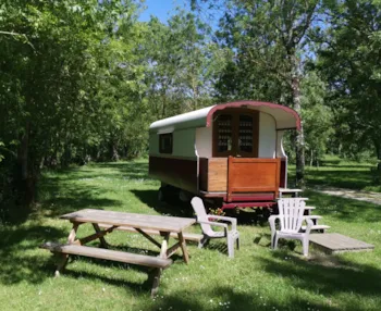 Mietunterkunft - Boho-Wohnwagen 10M² (Ohne Sanitäre Anlagen) - Camping Le Lidon