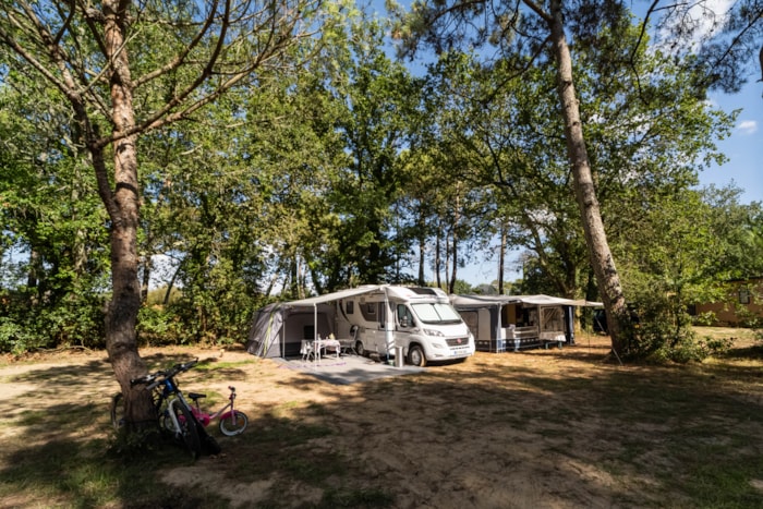 Emplacement Caravane ** Avec Électricité (10A)