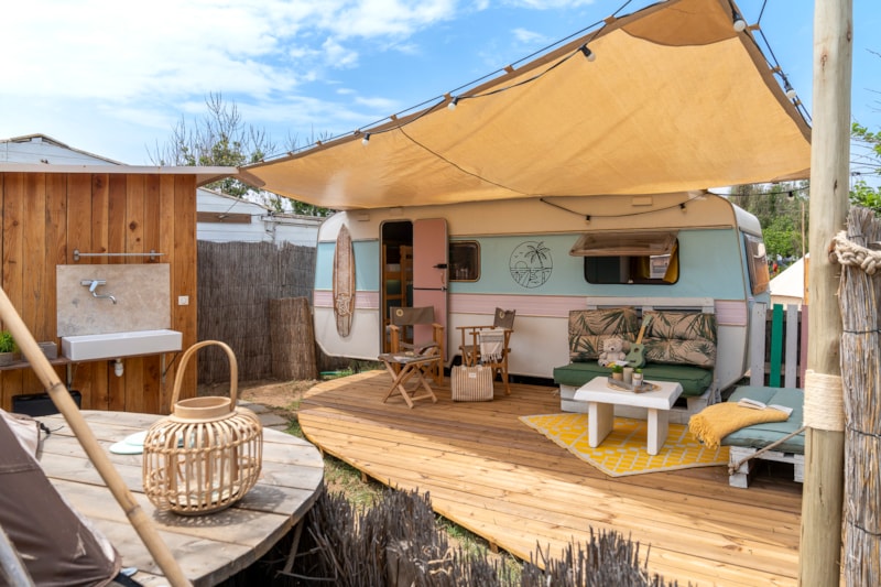 Wohnwagen Surf 4 Personen + 1 separates 2-Personen-Zelt