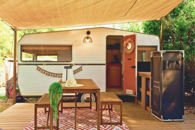 Bohème-Wohnwagen 3 Plätze + separates Zelt 2 Plätze