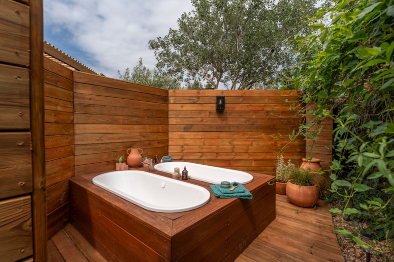Caban'O Signature SPA Stellplatz mit Badewanne