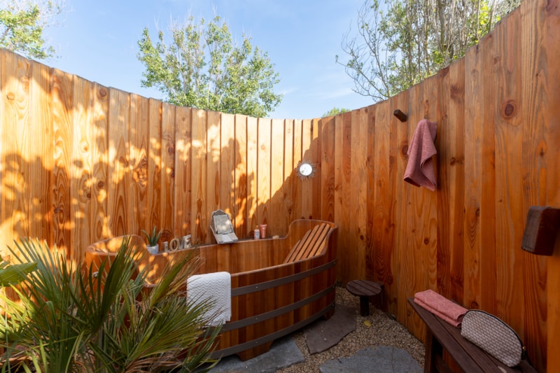 Stellplatz Caban'O SPA mit Doppelbadewanne