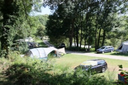 Stellplatz - Stellplatz B Zelt Oder Wohnwagen  90 M² - Camping Goudal