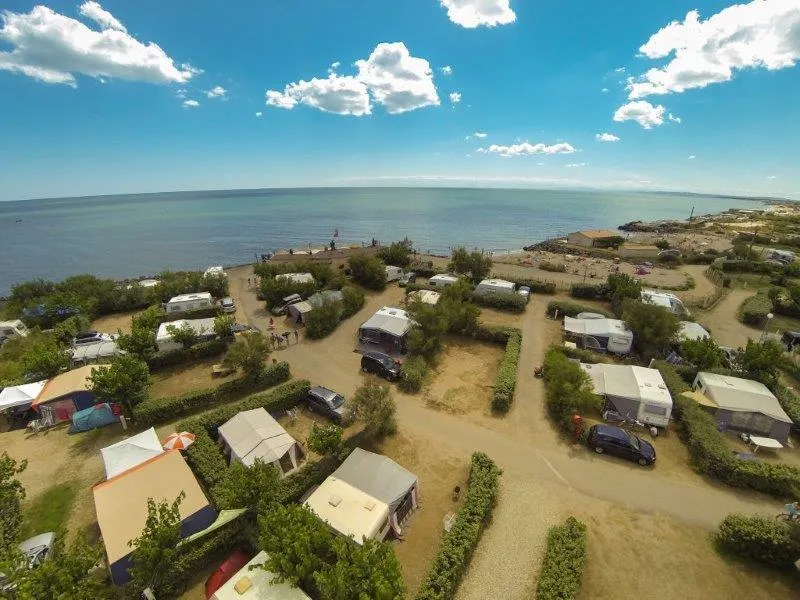 Emplacement Confort + 1 Voiture + Tente Ou Caravane + Électricité