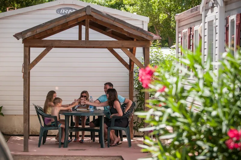 Mobilhome Cayo Coco Supérieur Env. 27M² 2 Chambres + Terrasse Avec Petite Pergola