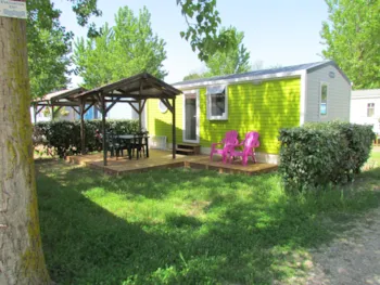 Mietunterkunft - Mobilheim Cayo Coco Supérieur Ca. 27M² 2 Zimmer + Terrasse Mit Pergola - Camping Californie Plage