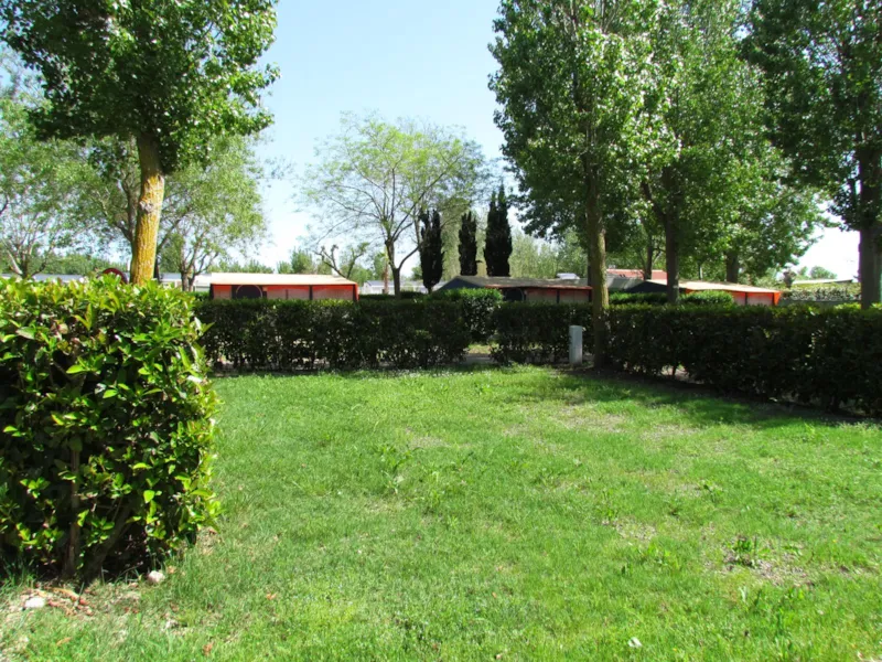 Emplacement Premium ≥ 95M² + 1 Voiture + Tente Ou Caravane + Électricité