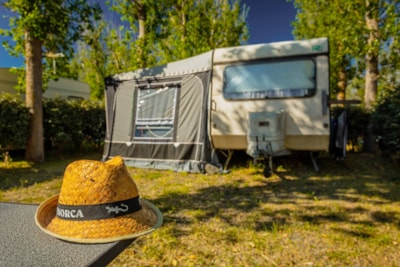 Pitch COMFORT + car + tent or caravan + electricity — 3
