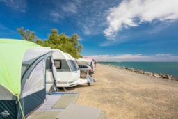 Standplads + 1 Bil + Telt Eller Campingvogn + Elektricitet - Havsudsigt