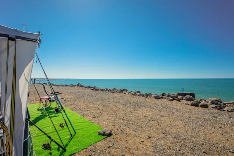Emplacement Vue Mer + 1 Voiture + Tente Ou Caravane + Électricité