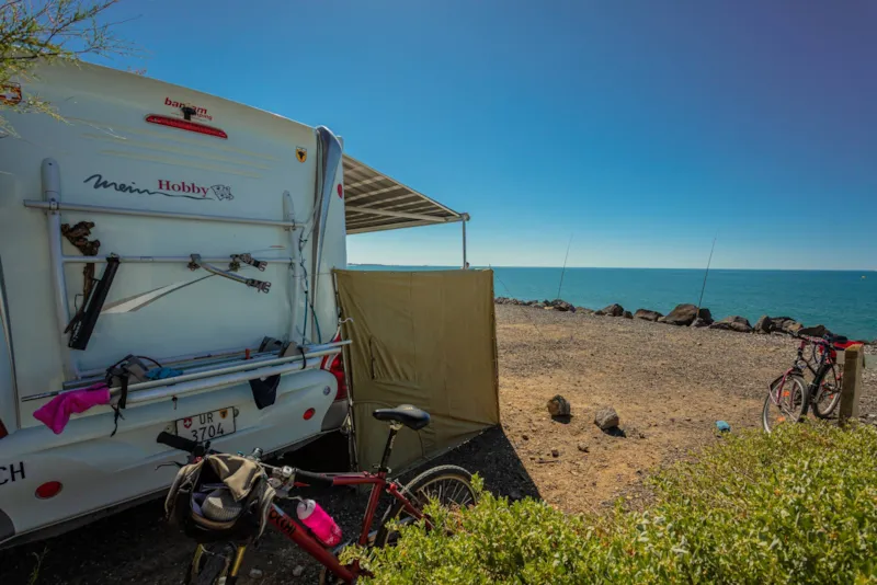 Emplacement Vue Mer + 1 Voiture + Tente Ou Caravane + Électricité