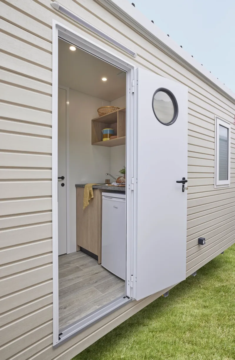 Emplacement Premium ≥ 95M² Avec Sanitaire Privé + 1 Voiture + Tente Ou Caravane + Électricité