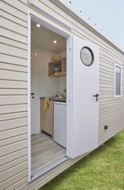 Pitch PREMIUM = 95m² with private sanitary facilities + car + tent or caravan + electricity — 2