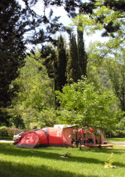 Parcela - Parcela : 1 Coche + 1 Tienda O 1 Caravana O 1 Autocaravana - - Camping de la Base Nautique