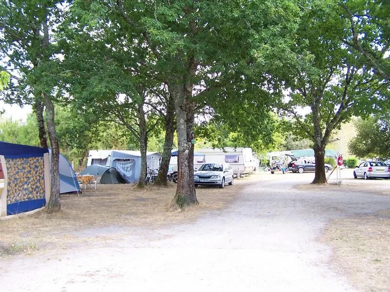 Emplacement + Tente + 1 Voiture