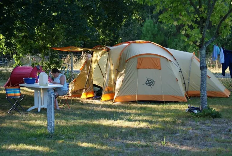 Emplacement + Tente + 1 Voiture