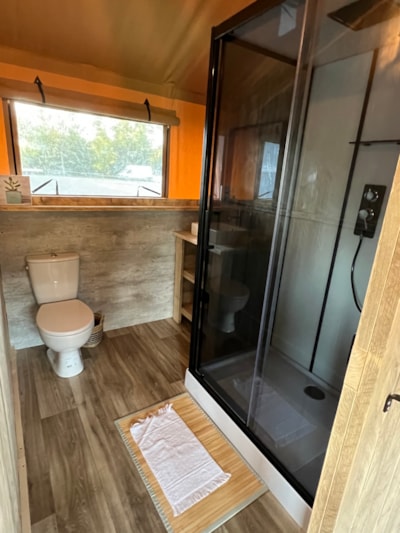 Luxury Lodge 40 -