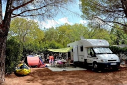 Stellplatz - Emplacement Camping : 1 Auto + Zelt , Wohnwagen Oder Wohnmobil - Camping Club Lac du Salagou