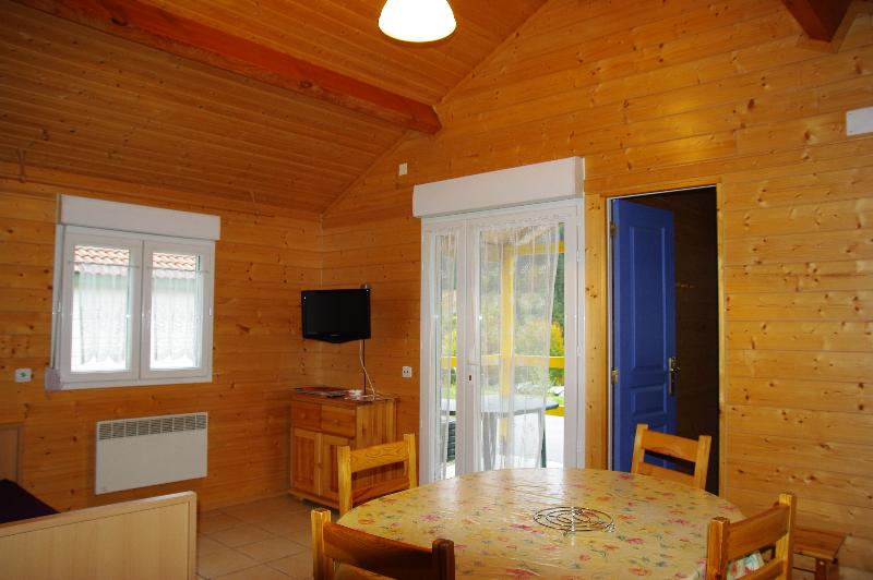 Location - Chalet 35M² 2 Chambres - Camping de Belle Hutte