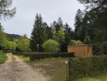 Stellplatz - Premium-Stellplatz Mit Eigenem Bad – 16A Strom - Camping de Belle Hutte 