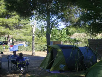 Stellplatz - Pauschale : Stellplatz + 1 Auto + Edf (10A) - Camping Les Sablettes