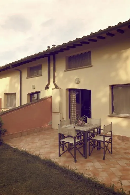 Appartement À Trois Pièces - Vue Piscine