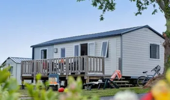 Mietunterkunft - Mobilheim  Comfort Modèle Xl - 34 M² - 3 Schlafzimmer - Nicht Überdachte, Erhöhte Terrasse - Camping Marvilla Parks - Château La Forêt