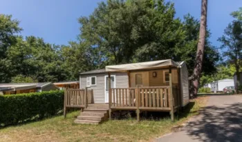 Mietunterkunft - Mobilheim  Classic Modèle Xl - 25  M² - 2 Schlafzimmer - Erhöhte Terrasse - Camping Marvilla Parks - Château La Forêt