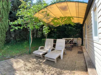 Mietunterkunft - Wohnwagen Trigano Standard 18 M²  - 1 Zimmer + Überdachte Terrasse - Flower Camping Les Verguettes