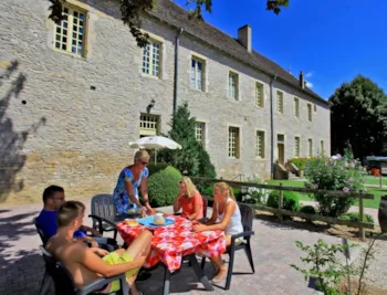Mietunterkunft - Gasthof Im Schloss - 2 Zimmer - 1 Bad - Château Erdgeschoss Four À Pain - Castel Camping Château de L'Epervière