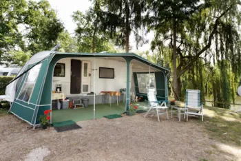 Stellplatz - Classique Stellplatz - Strom 10 A - Castel Camping Château de L'Epervière