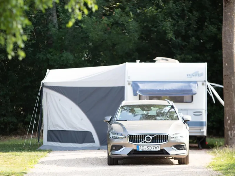 Emplacement Grand Confort - Electricité 10 A + Eau + Evacuation